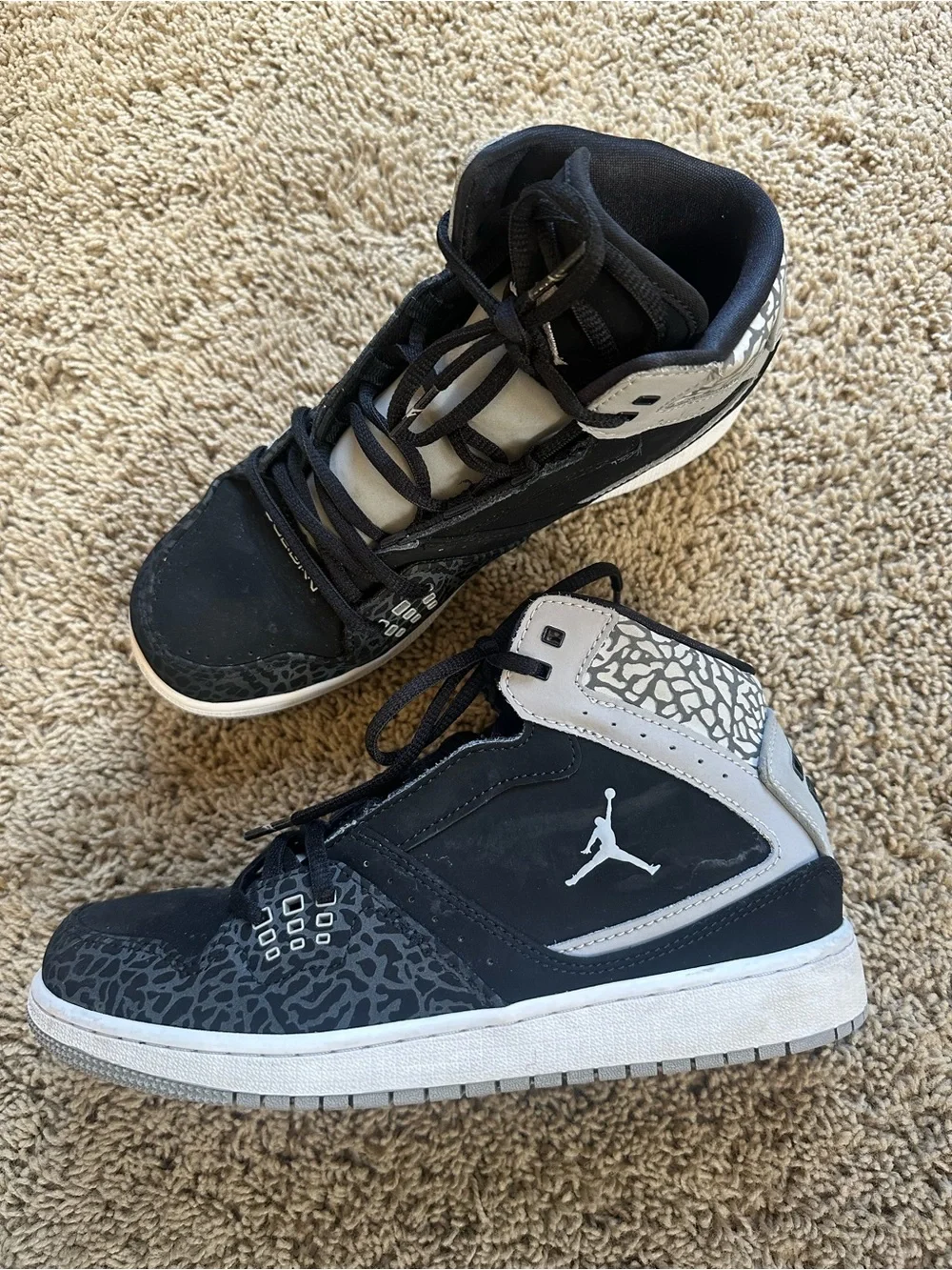 Jordan Kids' 1 Flight Mid Sneaker Big Kid size 6